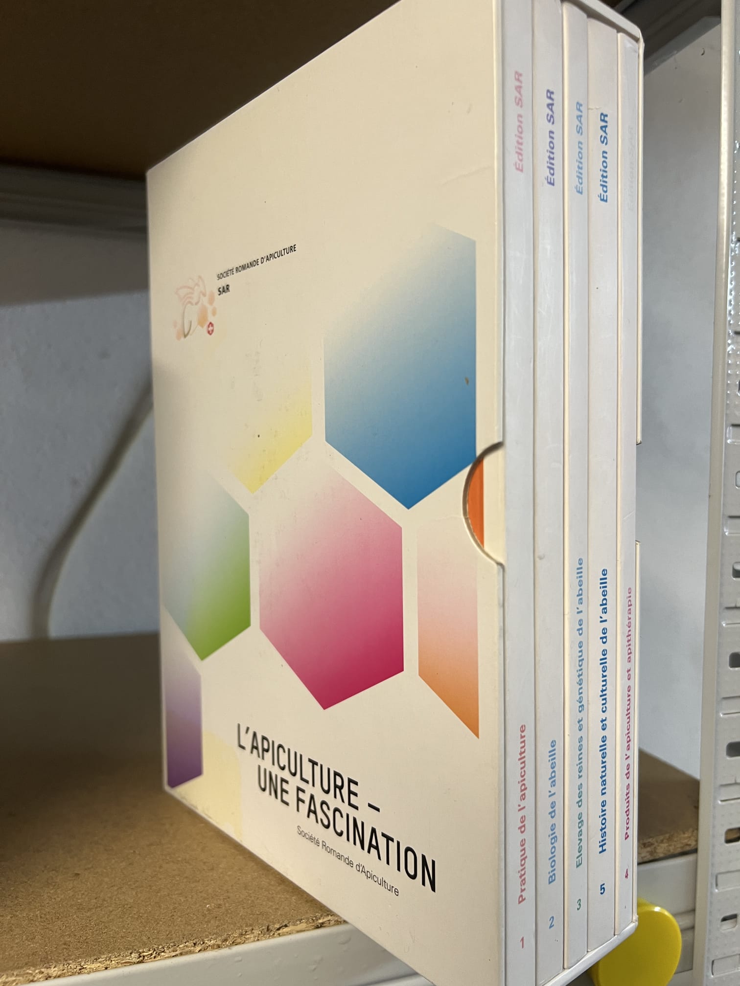 Livre L'apiculture - une fascination 50.- par Bernard Pasquier 079 216 18 11 (prix neuf 115.-)