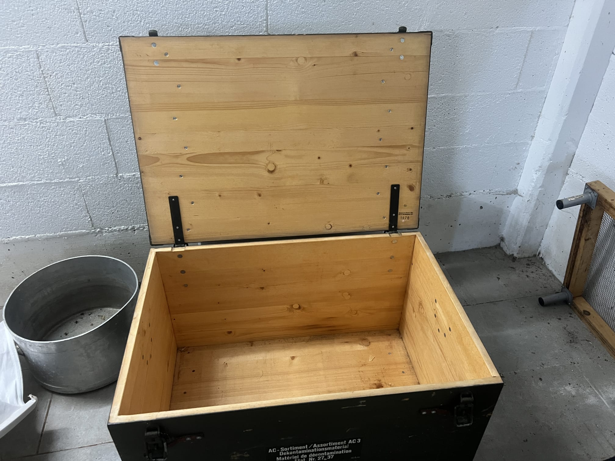 Caisse en Bois 40.- par Bernard Pasquier 079 216 18 11 